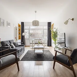 Specious And Stylish Near Bagdat Street With Excellent Location In Kadikoy شقة